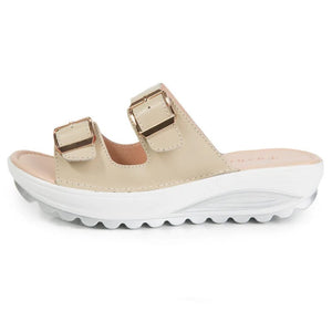 Sandaler med kilklack og dämpande sula