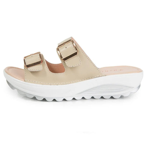 Sandaler med kilklack og dämpande sula