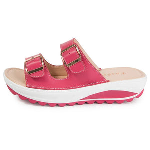 Sandaler med kilklack og dämpande sula