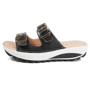 Sandaler med kilklack og dämpande sula